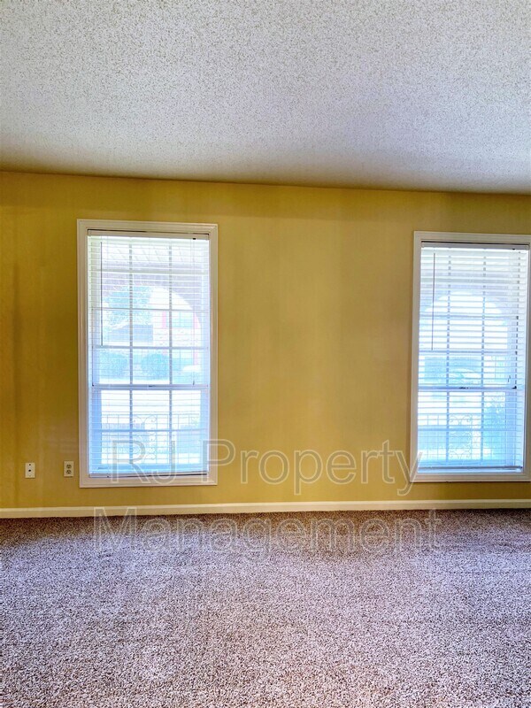 Foto del edificio - 3235 Foxgate Dr