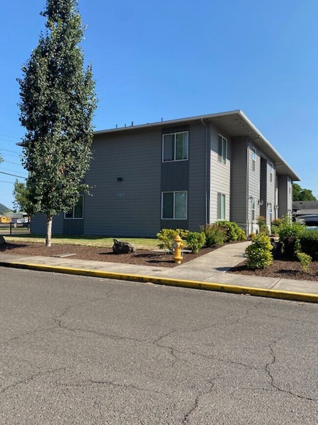 Foto del edificio - Must see modern apartment near pickleball courts and community amenities!