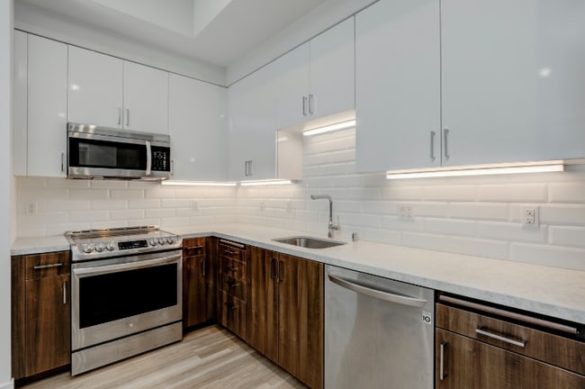 Building Photo - 535 S Kingsley Dr Los Angeles, CA 90020