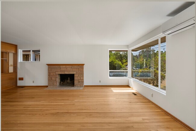 Building Photo - 8230 Ashworth Ave N