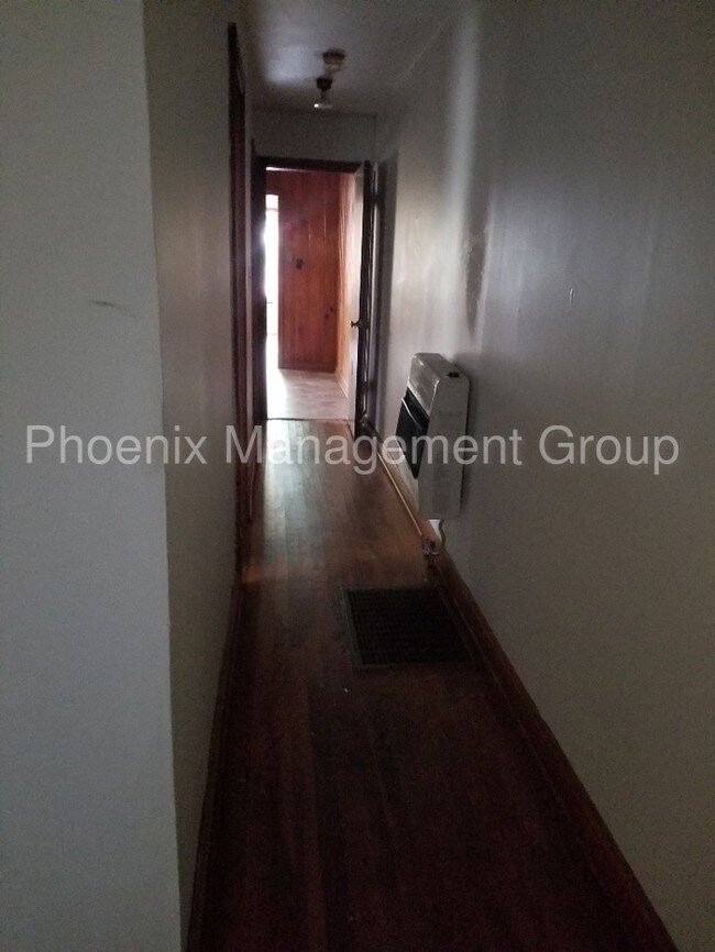 Building Photo - 2 Bedroom Duplex Near JMCGH!