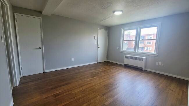 Building Photo - 936 Wethersfield Ave