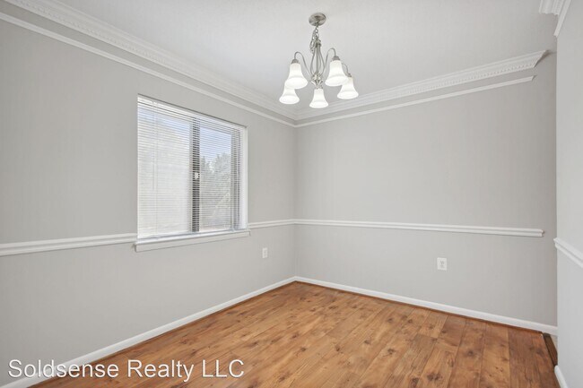 Building Photo - 2 br, 1.5 bath House - 609 Center Street #104