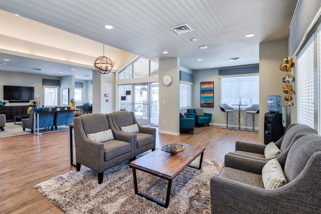 Clubhouse / Leasing Office - Four Seasons Central