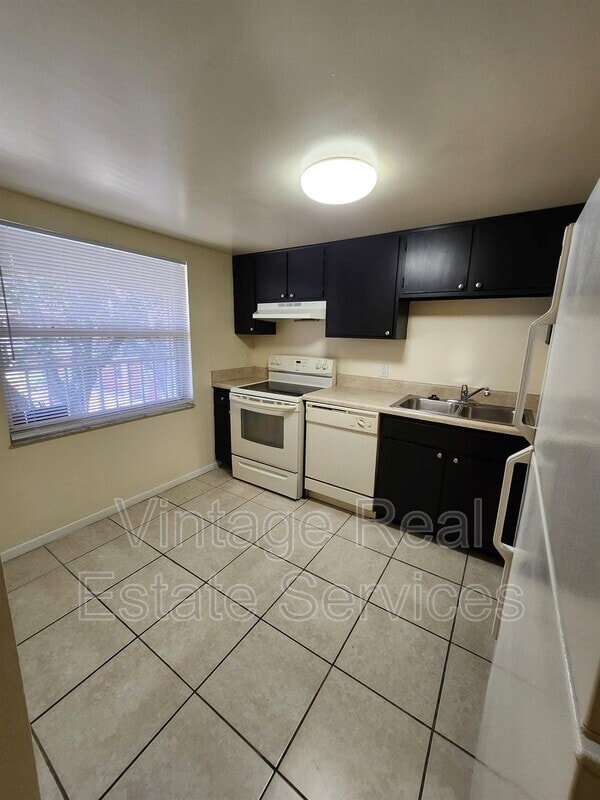Building Photo - 3301 58th Ave S