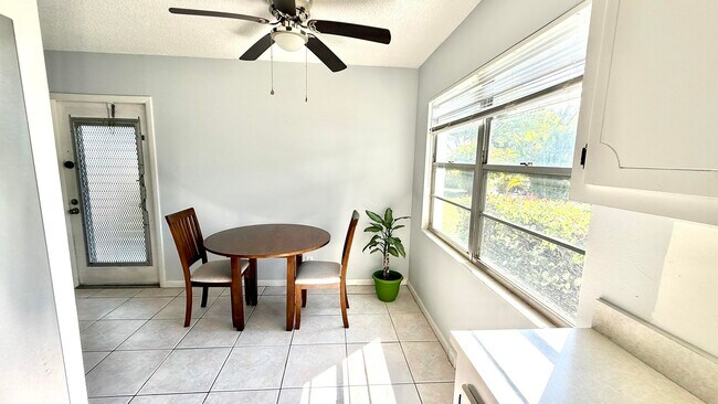 Building Photo - 281 Tilford N