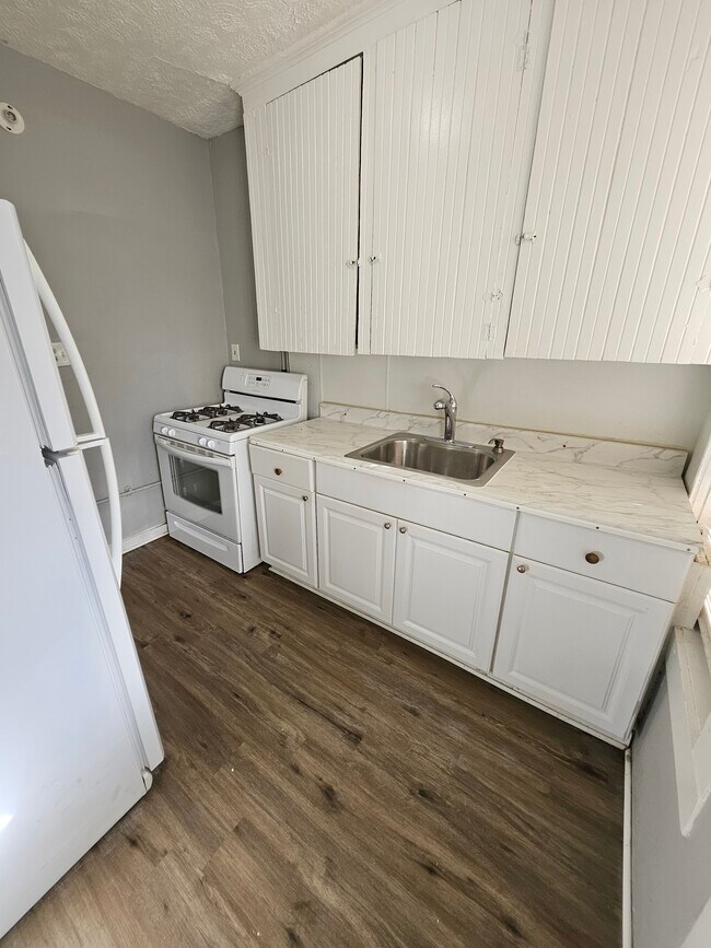 Foto del edificio - 287 Lake Ave