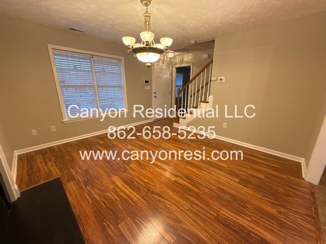 Foto del edificio - Beautiful home with 3 bedrooms!