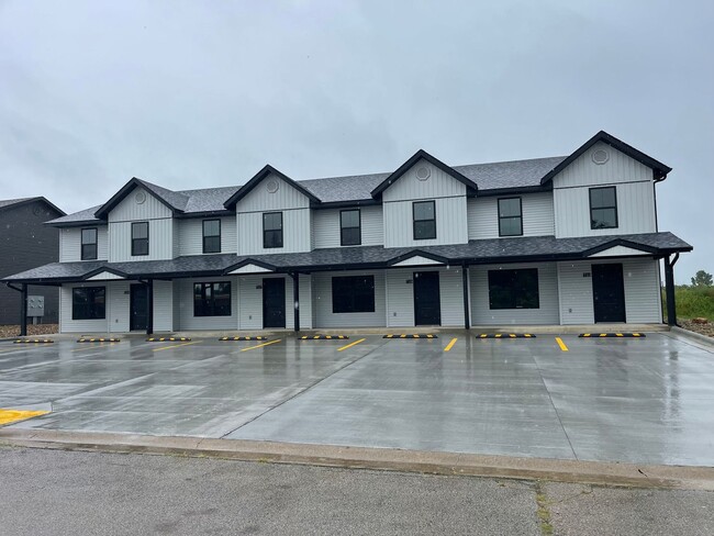 Building Photo - 3 BEDROOM 2.5 BATHROOM TOWNHOUSE FOR RENT