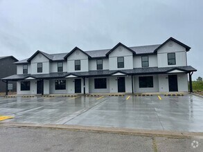 Building Photo - 743-829 Howard Dr