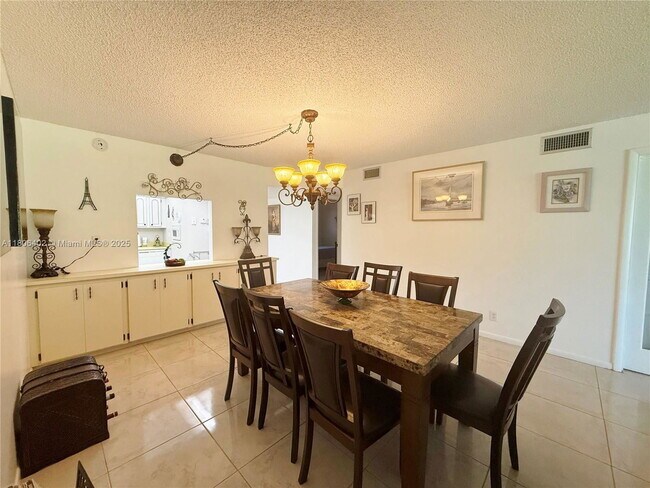 Building Photo - 9820 S Hollybrook Lake Dr