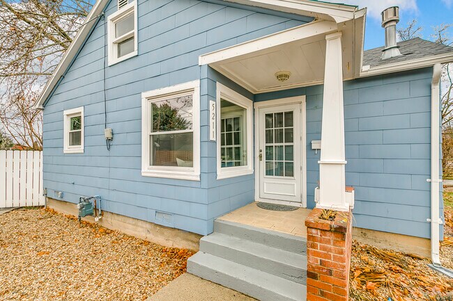 Foto del edificio - 5211 Ponder St