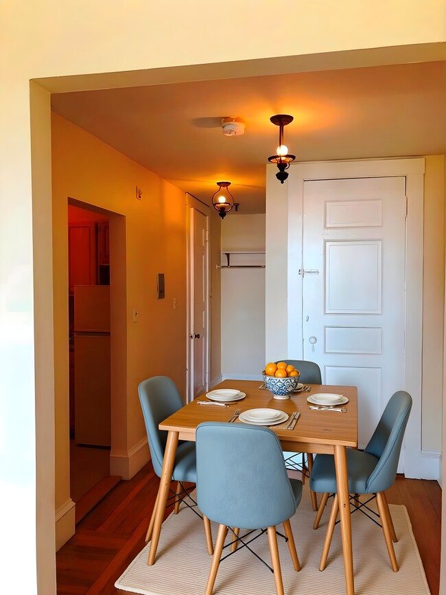 Building Photo - 470 Beacon St