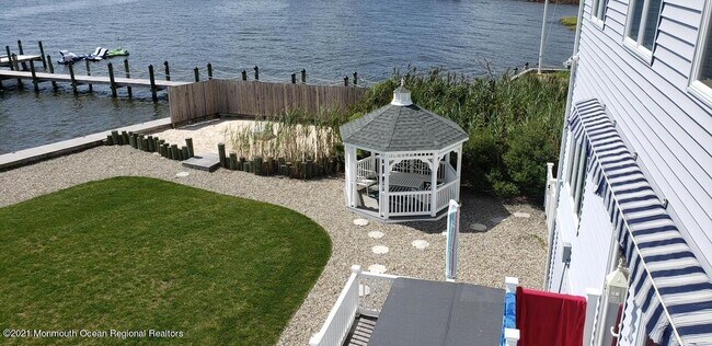 Building Photo - 1095 Island Dr