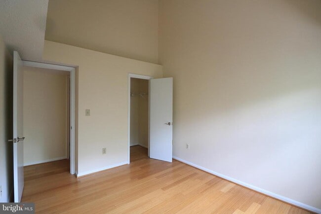 Building Photo - 1639 Carriage House Terrace