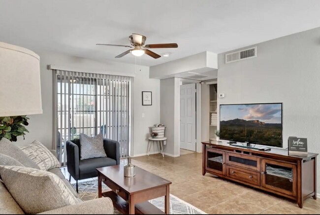 Foto del edificio - 8020 E Thomas Rd