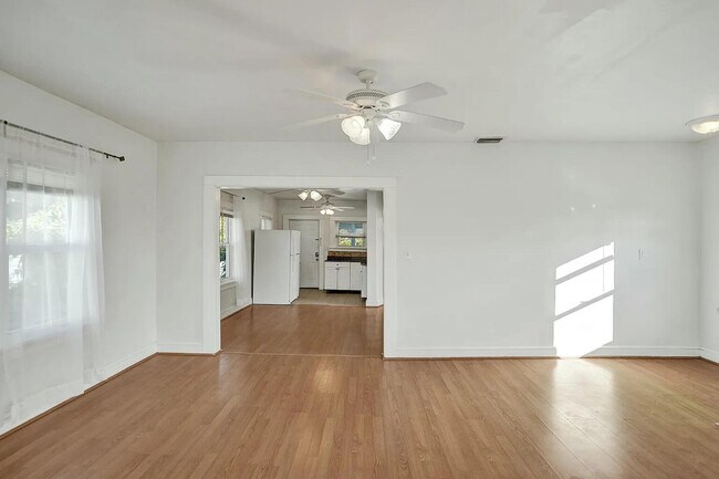 Building Photo - 420 3rd Ave S