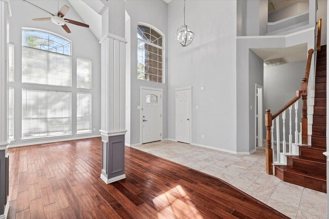 Building Photo - 892 Brentwood Dr