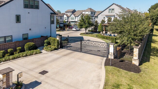 Foto del edificio - 968 Ford Pines Ln