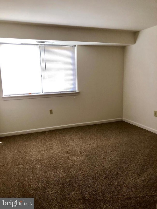 Foto del edificio - 11372 Cherry Hill Rd