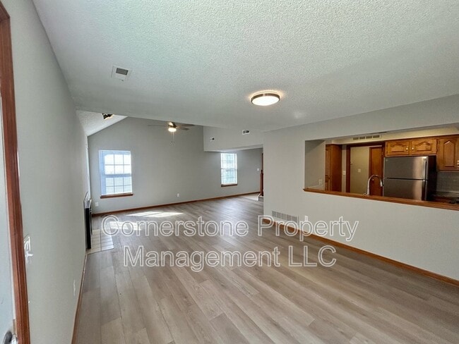 Building Photo - 2519 Crestline Ct