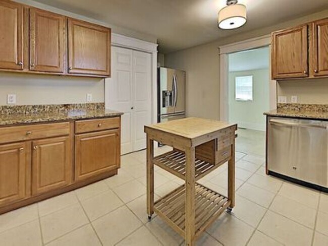 Kitchen - 1128 Cahal Ave
