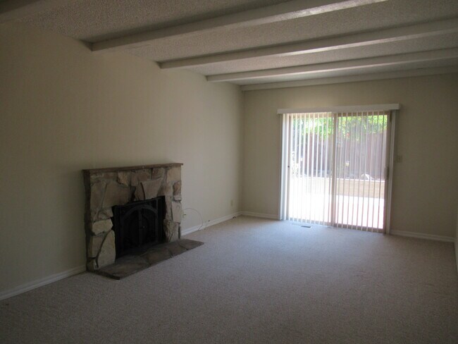 Foto del edificio - 35936 Dering Pl