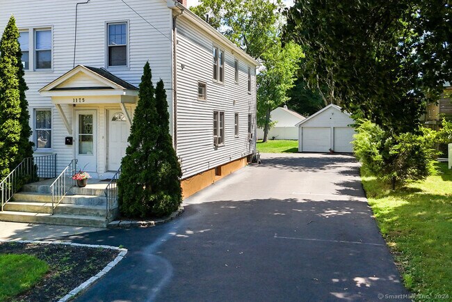 Foto del edificio - 1175 New Britain Ave