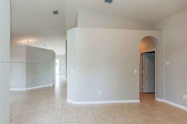 Foto del edificio - 1700 NE 37th Pl