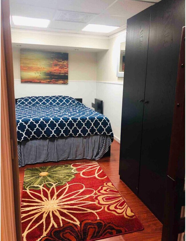 Comfy Comfy - 6726 Austin St