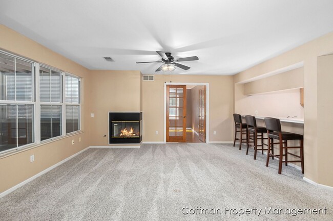 Building Photo - Woodland Creek Condo