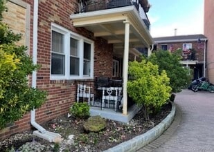 Building Photo - 750 E Broadway