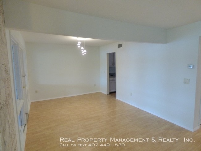 Building Photo - 3 BR / 3 BA In Errol Estates