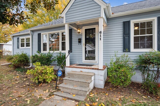 Foto del edificio - Newly Renovated 3BR/1BTH home in Historic ...