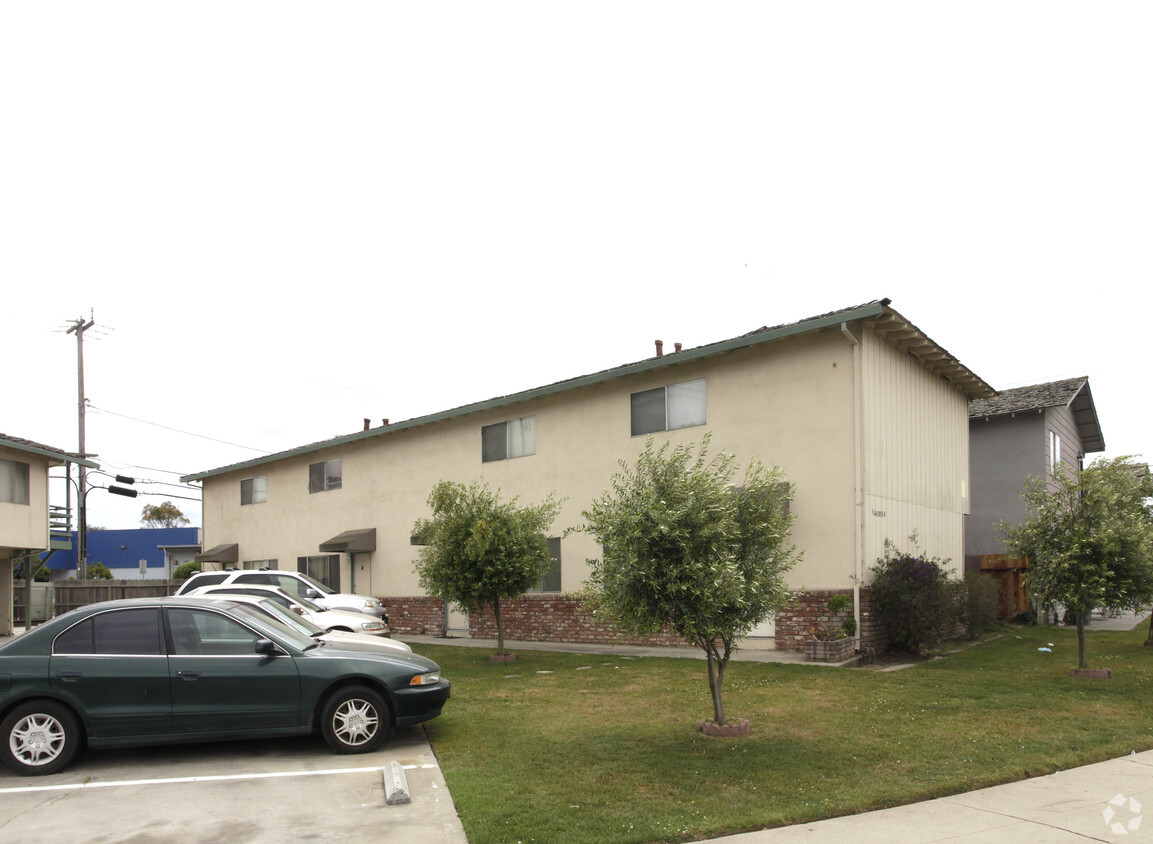 Building Photo - 5 Gardenia Dr