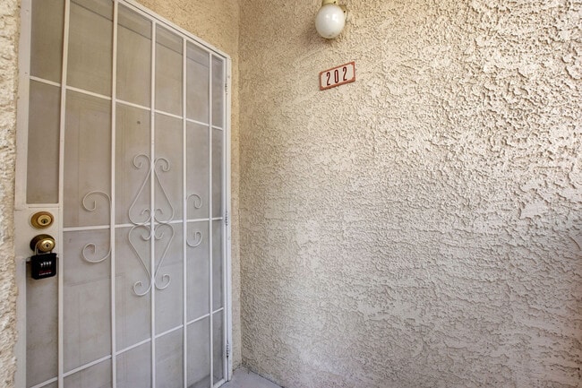Building Photo - 8409 W Running Deer Ave
