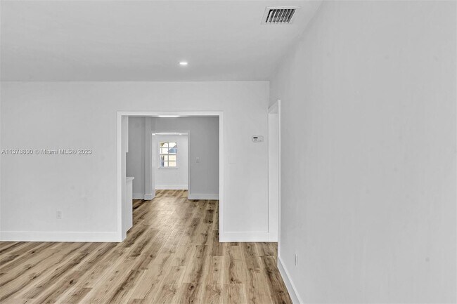 Building Photo - 1623 NW 16th Terrace