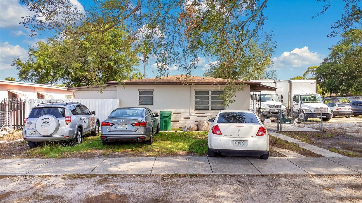 Primary Photo - 2833 NW 101st St