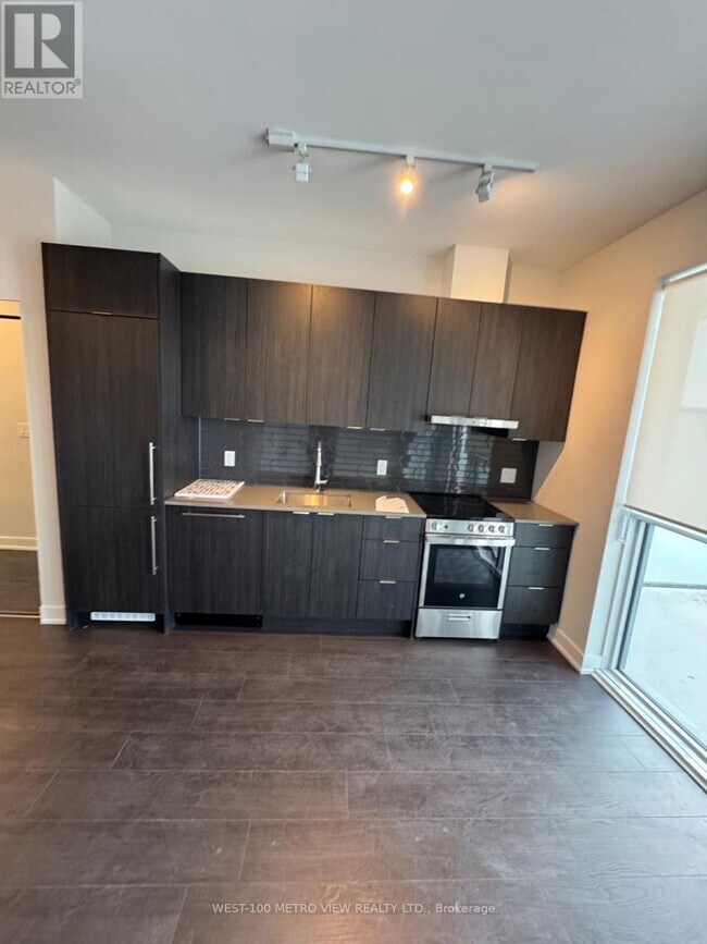 Building Photo - 430-2430 Square One Dr