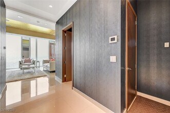 Building Photo - 3750 S Las Vegas Blvd