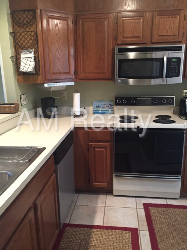 Building Photo - 654 Portside Dr