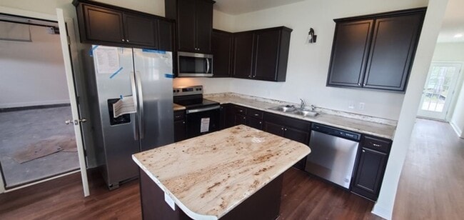 Building Photo - 492 Rutledge Dr