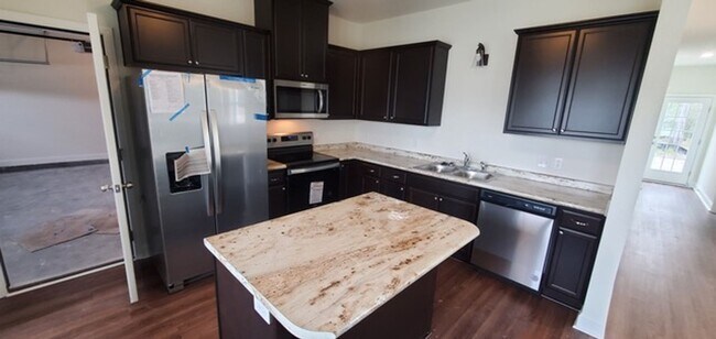 Foto del edificio - 492 Rutledge Dr