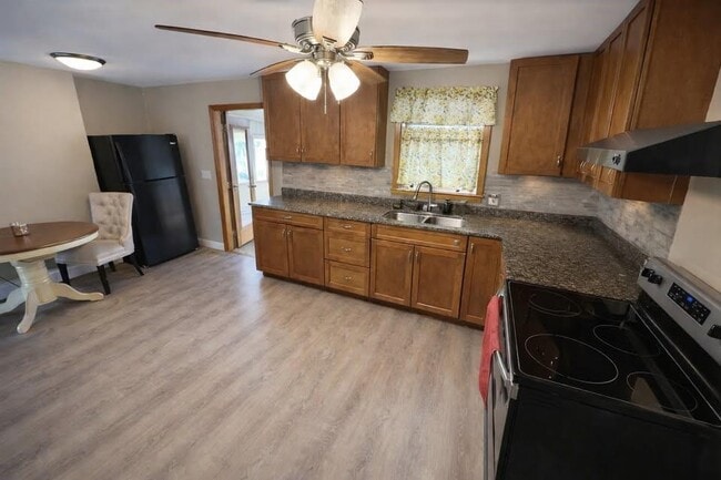 Building Photo - 22 Overhill Rd