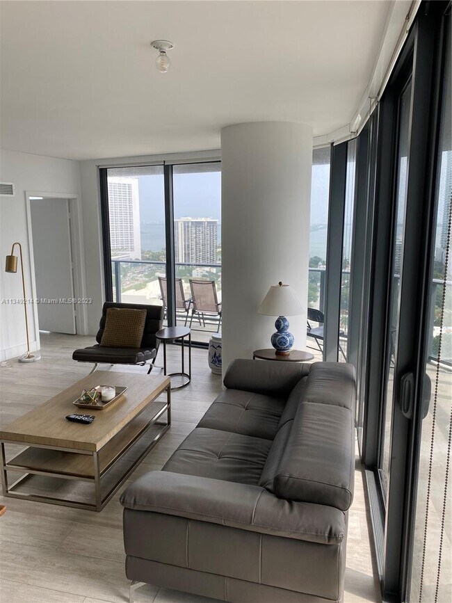Foto del edificio - 121 NE 34th St