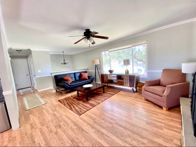 Building Photo - 11540 Sandy Creek Dr