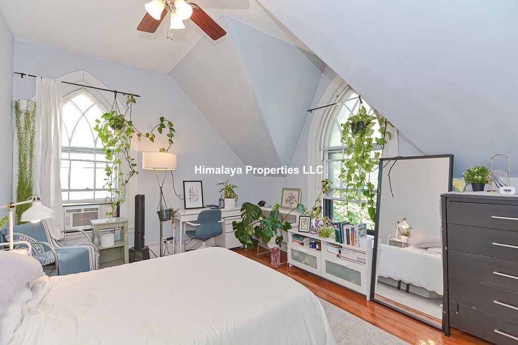 Foto principal - 139 Hillside St