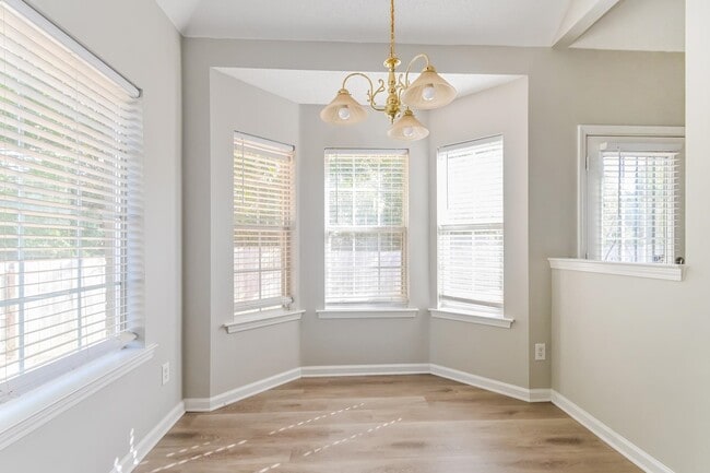 Foto del edificio - 7895 Pinefrost Ln