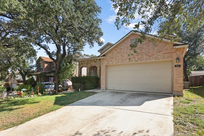 Foto del edificio - Charming Home Awaits: Spacious & Modern Li...
