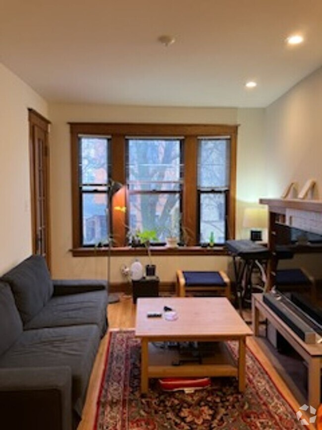 Building Photo - 3614 N Paulina St